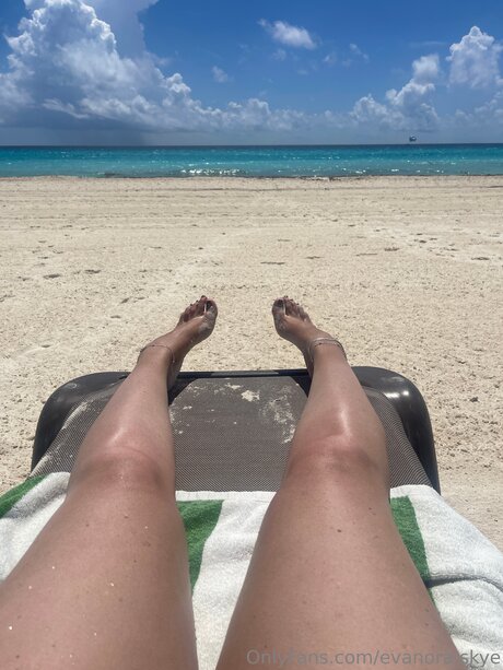 Evanora Skye sexy actress images