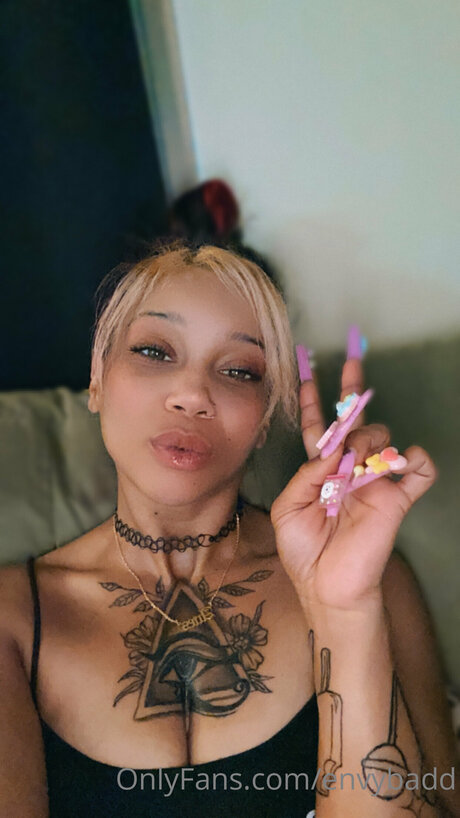 Envybadd model pictures