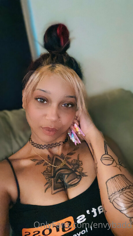 Envybadd model exclusive image