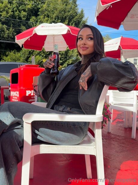 Thecleopetra pretty actress img