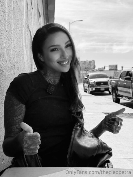 Thecleopetra model pornographic images