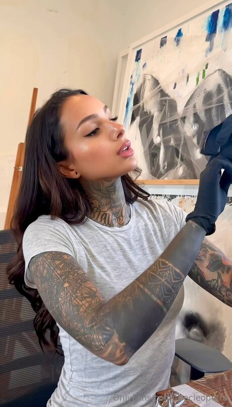 Thecleopetra sexy model photo