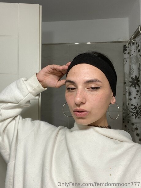 Baddieluna777 model adult archive