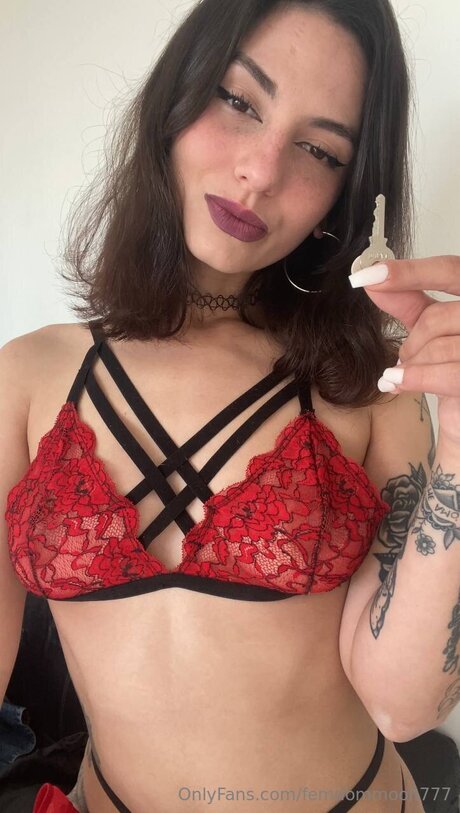 Baddieluna777 model nude photo