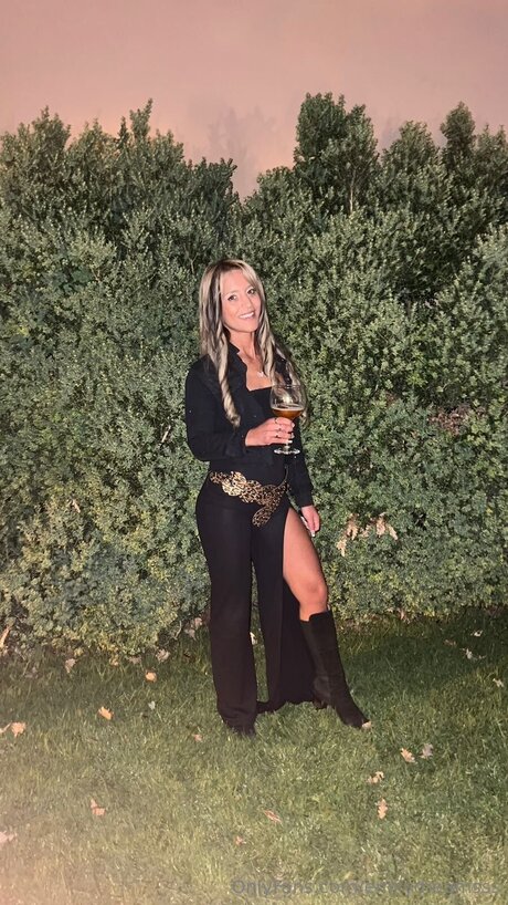 Emilydreamsss sexy model archive