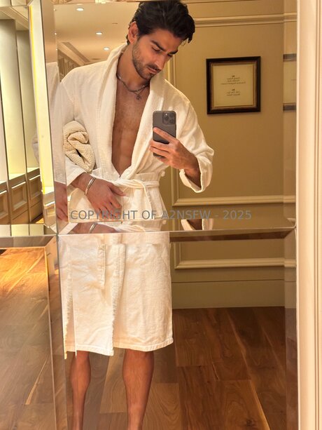 A2nsfw naked star photos