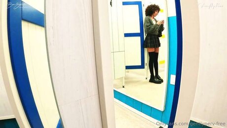 Gentlyperv Free model nude photo