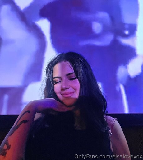 Elsalovexox hd star img