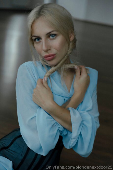 Blondenextdoor25 star porn pictures