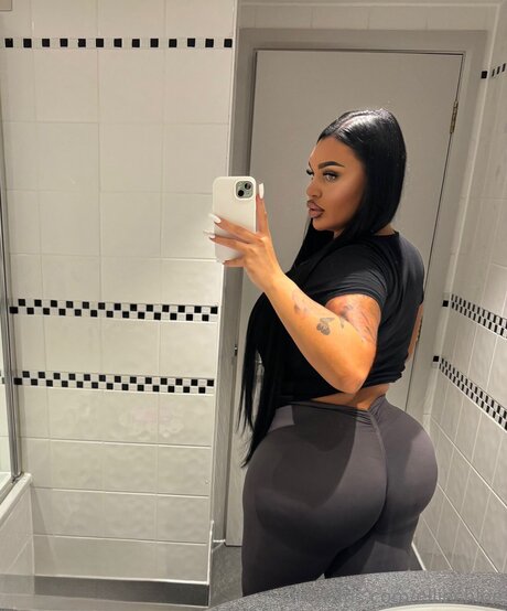 Elliechloe star adult img