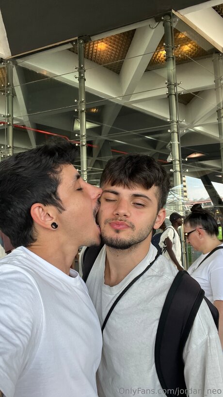 Jordan Load naked actress pics