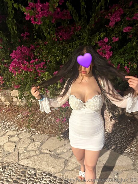 Victoria Lux 22 nude model picture