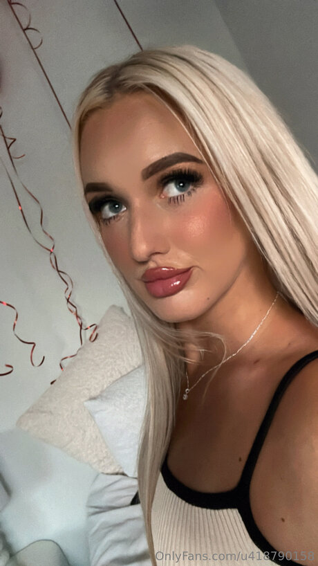 Bellaxmaexo beautiful model picture