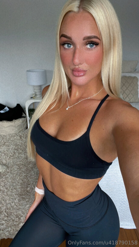 Bellaxmaexo hot pornstar pic