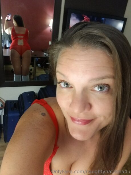 Naughtynatasha4u pornstar top image
