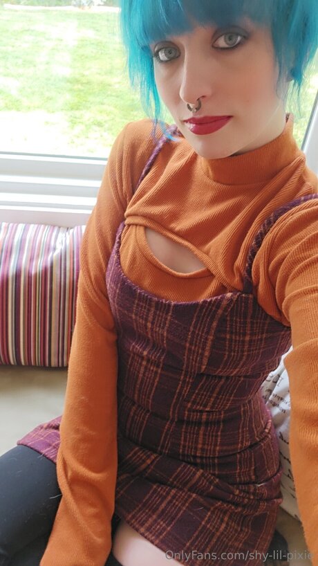 Shy Lil Pixie model erotic img