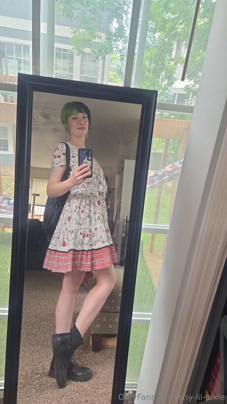 Shy Lil Pixie hot star picture