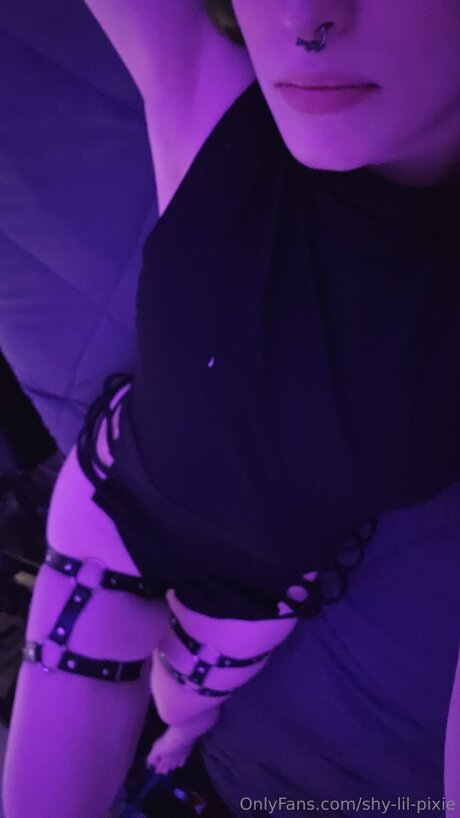 Shy Lil Pixie model sex pics