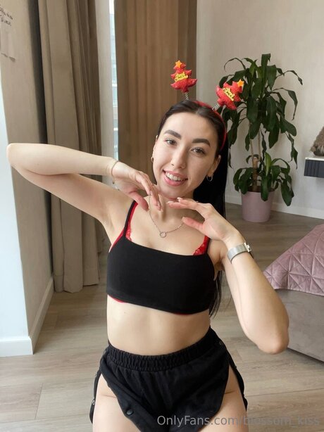 Blossom Kiss model high quality image