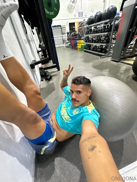 Jona2santos model naked photo