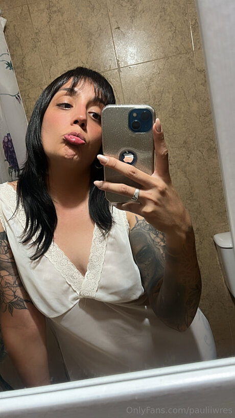 Pauliiwres nude star photos