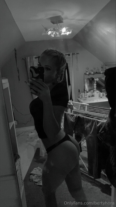 Bertyhora naked pornstar galleries