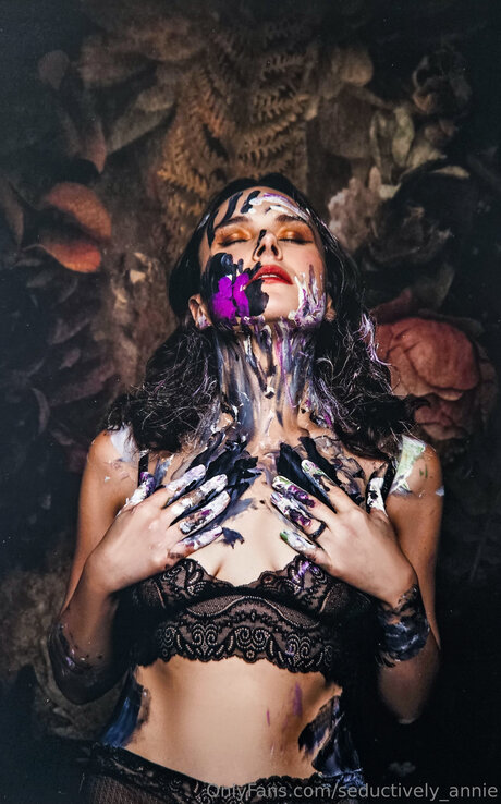 Seductively Annie pretty model galleries