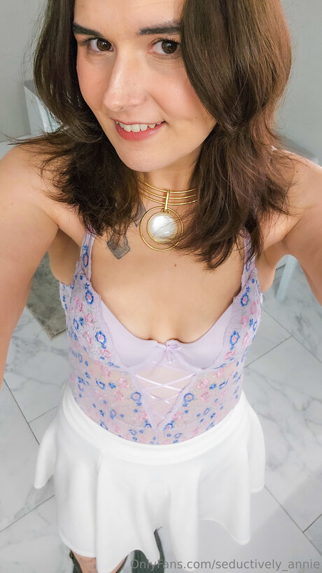 Seductively Annie star photos