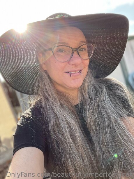 Beautifullyimperfectgeek sexy star img