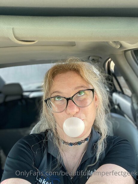 Beautifullyimperfectgeek xxx star image