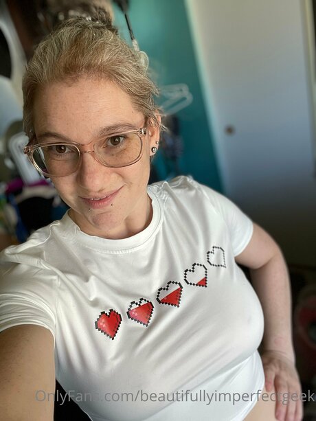 Beautifullyimperfectgeek xxx star archive