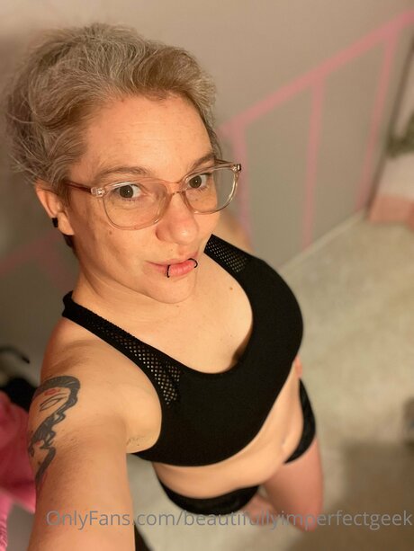 Beautifullyimperfectgeek model art img