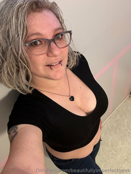 Beautifullyimperfectgeek exclusive pornstar images