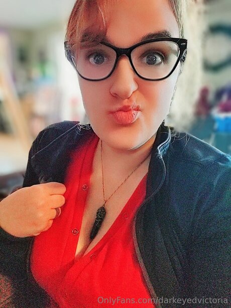 Darkeyedvictoria adult model galleries