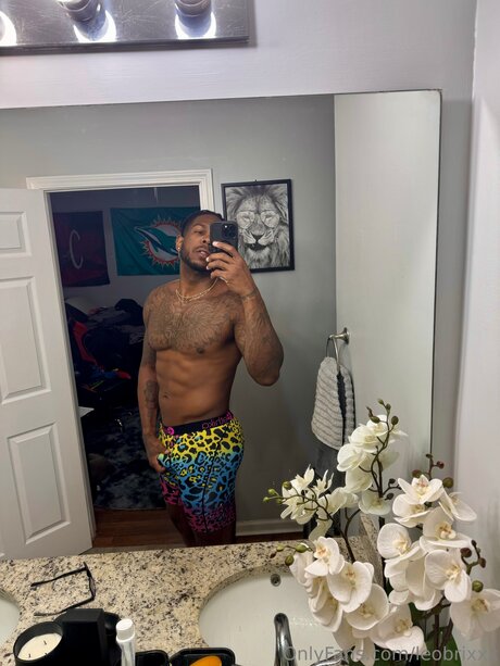 Leobrixxx sexy star picture