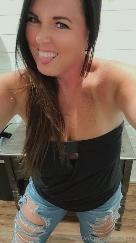 Natural Nell pornstar naked images