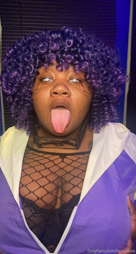 Hentaihoe naked model photo