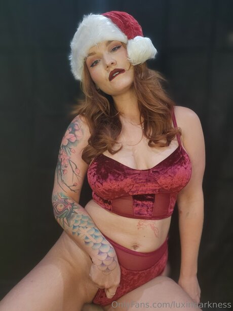 Luxindarkness naked model image