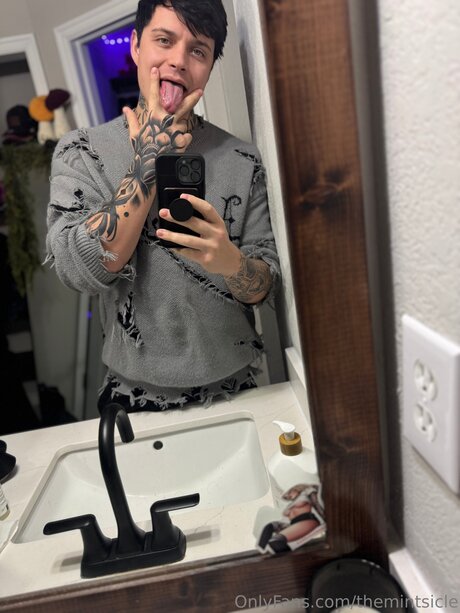 Themintsicle naked model archive