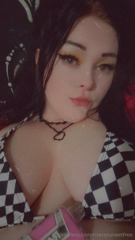 Riversrunwetfree model porn pictures