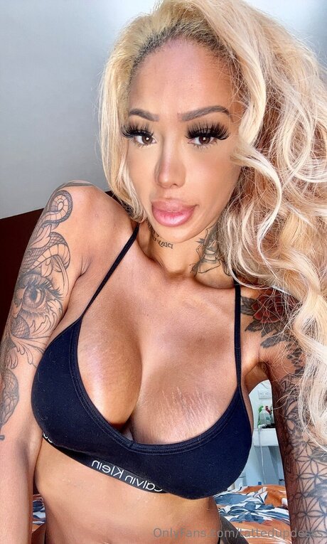Desiwiththetatts naked pornstar picture