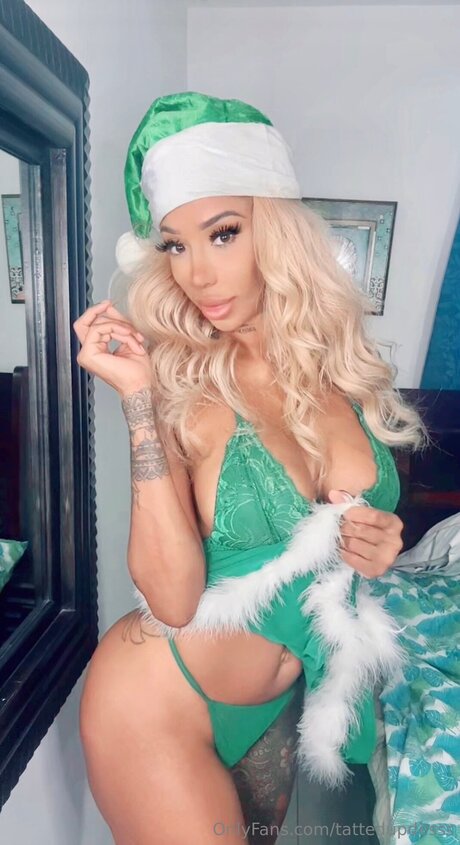 Desiwiththetatts pornstar nude image