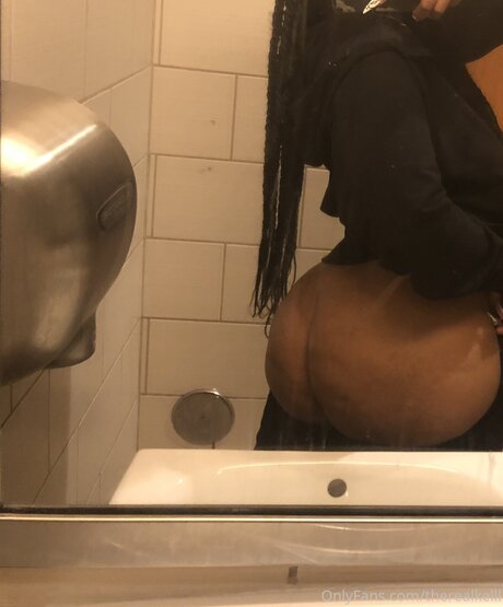 Therealkelll model nude images