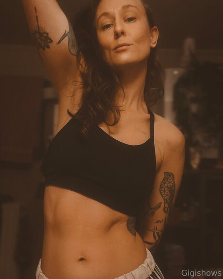 Gigi Shows hd pornstar pictures