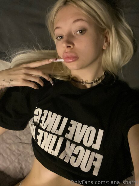 Empress Tiana model sexy img