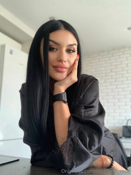 Midnight Rosa model perfect image