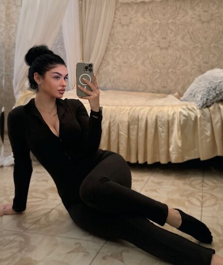 Midnight Rosa top star picture