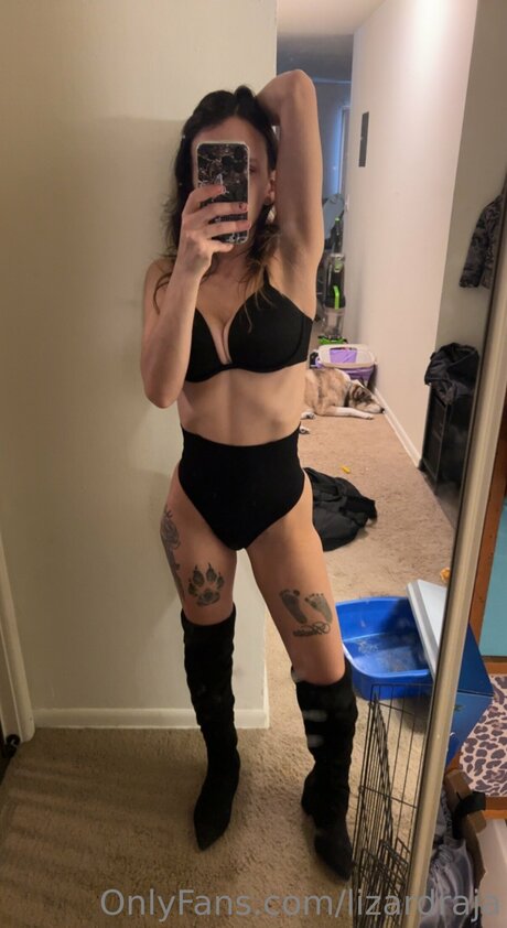 Lizardraja model beautiful pic