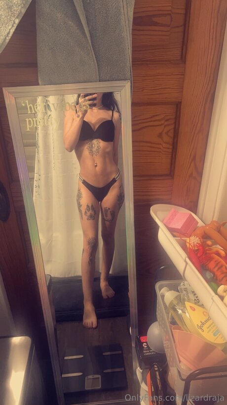 Lizardraja model naked pictures