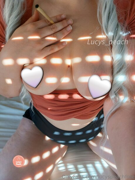 Lucyspeachfree sexy star image